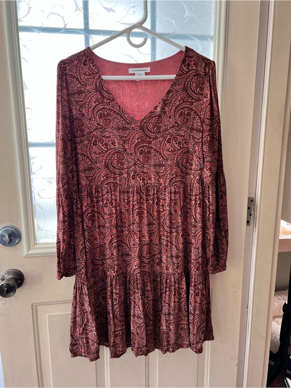 Lucky Brand sz S babydoll tired v neck mini dress, long sleeves paisley print.